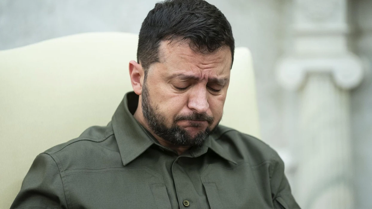 Zelenskyt  i rrëshqet kurora nga koka   del i katërti në listën e figurave më të besuara në Ukrainë